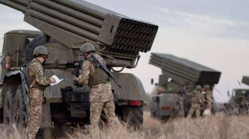 &quot;Τύμπανα πολέμου&quot; στην Ουκρανία: Στα σύνορα χιλιάδες Ρώσοι στρατιώτες - Στέλνουν πυραύλους οι ΗΠΑ