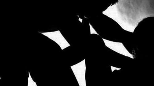 #Metoo και στην πολιτική: Μέλος πολιτικού κόμματος καταγγέλλει στέλεχος για κακοποίηση - Η αντίδραση του αρχηγού