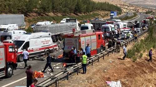 Τουρκία: Tρομακτικό τροχαίο με 15 νεκρούς και 22 τραυματίες - Σκοτώθηκαν πυροσβέστες και δημοσιογράφοι [εικόνες - βίντεο]