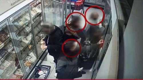 Εξάρχεια: Βίντεο ντοκουμέντο - Έσκισαν τσάντα ηλικιωμένης με ξυράφι και της έκλεψαν 1.500 ευρώ μέσα σε σούπερ μάρκετ