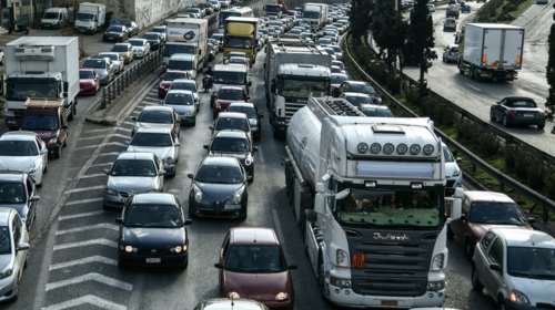 Πτώση δέντρων στην εθνική οδό Αθηνών-Κορίνθου - Προβλήματα στο ύψος του Ασπροπύργου