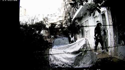 Προφυλακίστηκαν οι δύο Λιμενικοί που εμπλέκονται σε κύκλωμα ναρκωτικών - Η στιγμή που μπαινόβγαιναν στην αποθήκη για τα &quot;deals&quot;