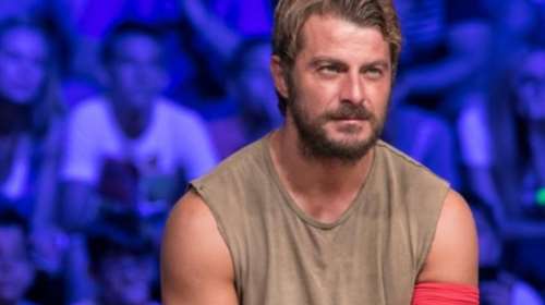 Γιώργος Αγγελόπουλος: "Η μητέρα μου έφυγε από τη ζωή τη στιγμή που άρχισε να βρέχει στο τραπέζι του γάμου"