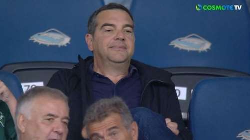 Ο Αλέξης Τσίπρας μαζί με τους γιους του στο ΟΑΚΑ για το μεγάλο ντέρμπι [βίντεο]