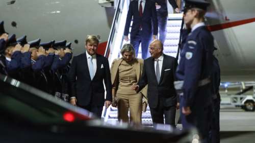 Στην Αθήνα ο Βασιλιάς και η Βασίλισσα της Ολλανδίας - Τους υποδέχθηκε ο Νίκος Δένδιας