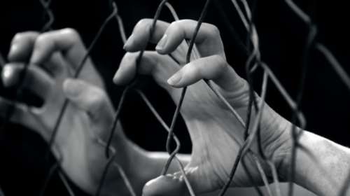 Κύκλωμα μαστροπείας: Πήγαινα με 40 άντρες τη μέρα, με φυλάκισαν με το παιδί μου - Τα θύματα περιγράφουν τον εφιάλτη