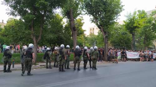 Επίθεση με πέτρες σε αστυνομικούς στο πάρκο Δρακοπούλου στα Πατήσια - Συνελήφθη 36χρονος