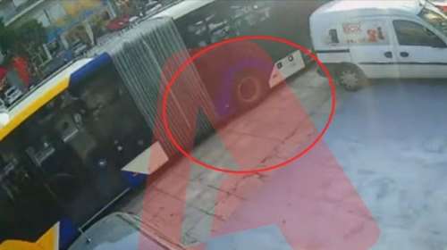 Τροχαίο στη Μεσογείων: Βίντεο διαψεύδει τον οδηγό του λεωφορείου - Ισχυρίστηκε ότι κλείστηκε από κάποιον και το έριξε έξω