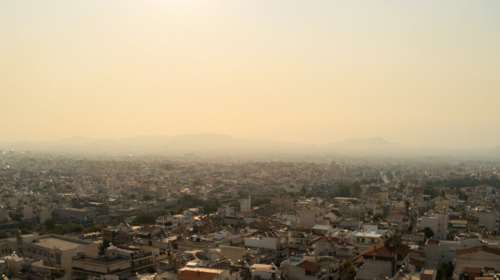 Αποπνικτική ατμόσφαιρα - Τζανάκης: Με κάπνισμα 10 τσιγάρων ισοδυναμεί η παραμονή σε εξωτερικούς χώρους