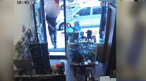 Βίντεο ντοκουμέντο: Σεσημασμένος κακοποιός άρπαζε χρυσές αλυσίδες από τον λαιμό ηλικιωμένων