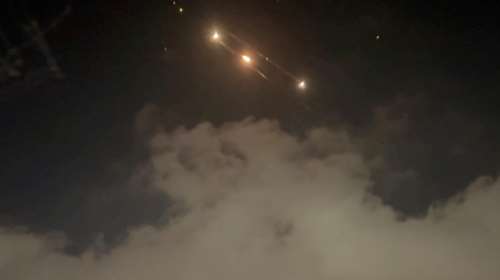 Νέο μπαράζ ιρανικών πυραυλικών επιθέσεων στο Ισραήλ - Απάντηση για το χτύπημα στην κρατική τηλεόραση στην Τεχεράνη [live blog]