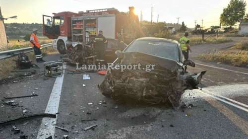 Τροχαίο δυστύχημα στη Θήβα: Δύο νεκροί κι ένας τραυματίας - Άμορφη μάζα τα οχήματα [εικόνες]