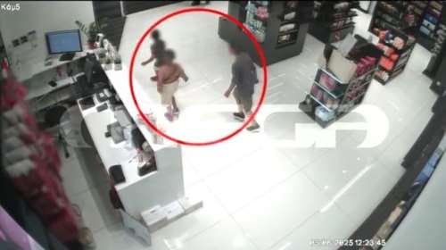 Πειραιάς: Βίντεο ντοκουμέντο - 7χρονοι δράστες κλέβουν κατάστημα καλλυντικών