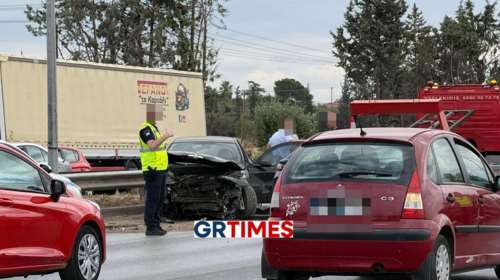 Θεσσαλονίκη: Καραμπόλα πέντε οχημάτων - Δύο ελαφρά τραυματίες - Έντονο κυκλοφοριακό πρόβλημα [εικόνες - βίντεο]