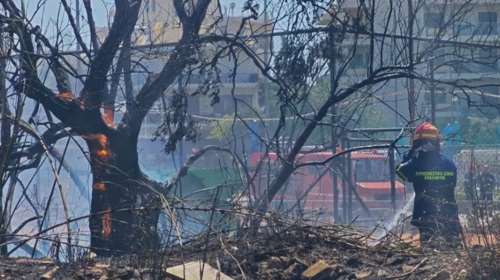 Φωτιά στο Χαλάνδρι: Κάηκαν αποδυτήρια και αποθηκευτικός χώρος σε γηπεδάκια ποδοσφαίρου [βίντεο]