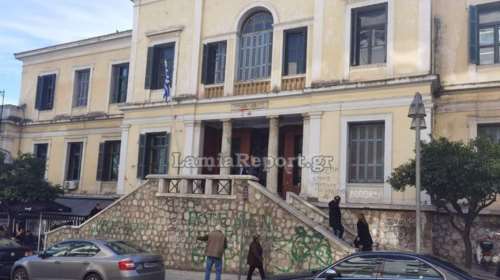 Λαμία: Μητέρα παράτησε στα δικαστήρια το 9,5 ετών παιδί της με αυτισμό