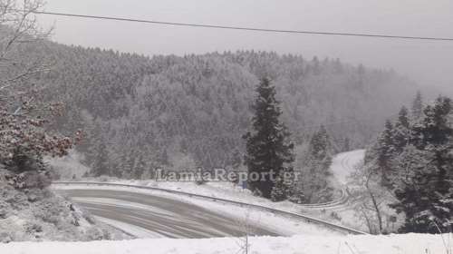 Στα &quot;λευκά&quot; Φθιώτιδα και Ευρυτανία - Πού το έστρωσε για τα καλά και χρειάζονται αλυσίδες οι οδηγοί [εικόνες -βίντεο]