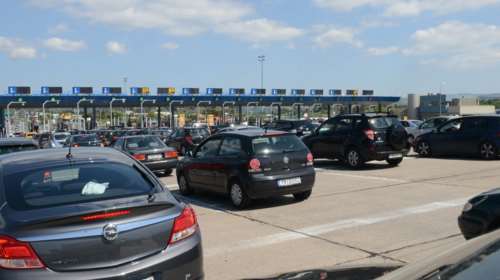 Σε εξέλιξη η έξοδος του Πάσχα: Αυξημένη κίνηση σε Αττική Οδό, Κηφισό και Λεωφ. Αθηνών - Εγκαταλείπουν μαζικά την Αθήνα