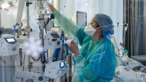 Πίεση στο ΕΣΥ από την μεγάλη αύξηση των εισαγωγών - Από αύριο 300 κλίνες Covid του ιδιωτικού τομέα στη μάχη της πανδημίας