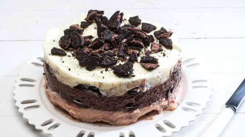 Γλυκό ψυγείου με 3 κρεμένιες στρώσεις και γεμιστά μπισκότα - Η πιο καλοκαιρινή συνταγή