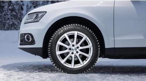 Αυτοκίνητο: Τα χειμερινά ελαστικά φρενάρουν καλύτερα σε σχέση με τα ασφάλτινα ελαστικά με αντιολισθητικές αλυσίδες