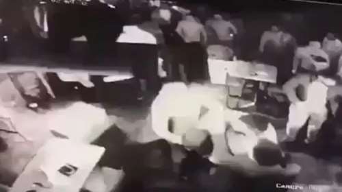 Ρέθυμνο Κρήτης: Αρνήθηκαν να δείξουν πιστοποιητικό σε μπαρ - Επεσε άγριο ξύλο και μετά &quot;μπούκαραν&quot; με 4x4  [βίντεο]