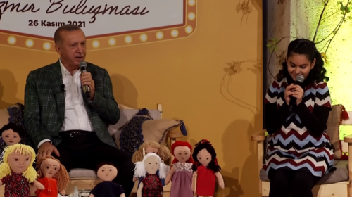 Ο Ερντογάν το έριξε στο.. τραγούδι - Τραγούδησε για τη &quot;μάχη του Τσανάκκαλε&quot; [βίντεο]