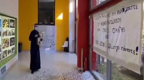 Τα παιδιά στην Κιβωτό τραγουδούσαν Ξυλούρη, με στίχους που...αποθέωναν τον π. Αντώνιο- Η αντίδραση του Μικρούτσικου