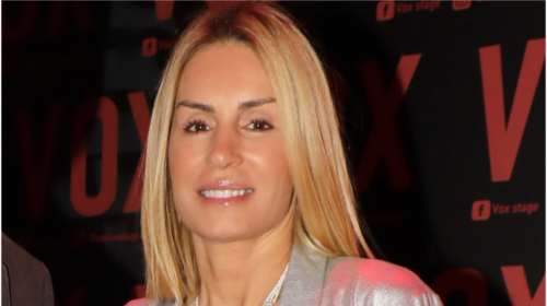 Βάσω Νικοπολίδη: Η βραδινή εμφάνιση με απίθανο βελούδινο jumpsuit, Jimmy Choo τσάντα και το στιλιστικό λάθος