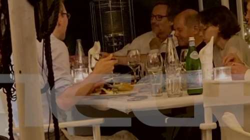 Για φαγητό στη Μαρίνα Φλοίσβου ο Σολτς: Χαμογελαστός με casual ντύσιμο και αδυναμία στις τσιπούρες και στα καλαμαράκια