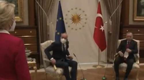 &quot;Sofagate&quot;: Εξοργισμένη στο Ευρωκοινοβούλιο η Φον Ντερ Λάιεν - &quot;Θα είχε συμβεί εάν φορούσα κοστούμι και γραβάτα;&quot;