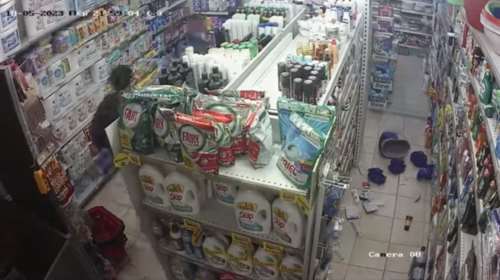 Κρήτη: Κάμερα σε σούπερ μάρκετ καταγράφει την ώρα του σεισμού - Τα προϊόντα πέφτουν από τα ράφια [Βίντεο]