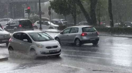 Καιρός: Ξεκίνησε η κακοκαιρία στην Αττική -  Άνοιξαν οι ουρανοί στα βόρεια προάστια [βίντεο]