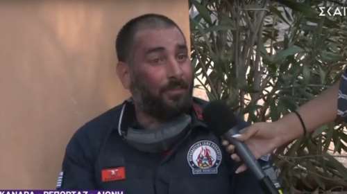 Φωτιά στην Αττική: Η μαρτυρία κατάκοπου πυροσβέστη - &quot;Υπάρχουν συνέχεια αναζωπυρώσεις, πετάει παντού καύτρες&quot;