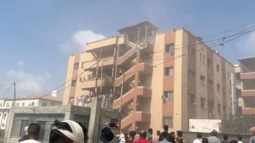 Γάζα: Η στιγμή που το Ισραήλ χτυπά νοσοκομείο - Τουλάχιστον 20 νεκροί, ανάμεσά τους 5 δημοσιογράφοι [βίντεο]