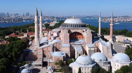 Προκαλεί το τουρκικό ΥΠΕΞ: Η Αγιά Σοφιά μας ανήκει, κανείς δεν έχει δικαίωμα να παρεμβαίνει
