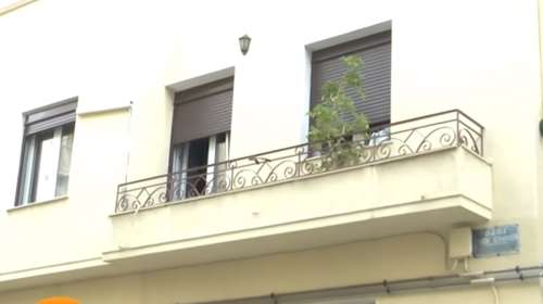Τρόμος για νεαρές γυναίκες στα Πετράλωνα: Σκαρφάλωσε από το μπαλκόνι και προσπάθησε να τις βιάσει - Συνελήφθη on camera