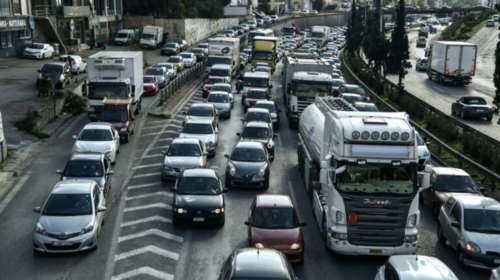 Τροχαίο στον Κηφισό – Τραυματίστηκε μία γυναίκα - Διακόπηκε η κυκλοφορία στην αερογέφυρα προς Λ. Αθηνών