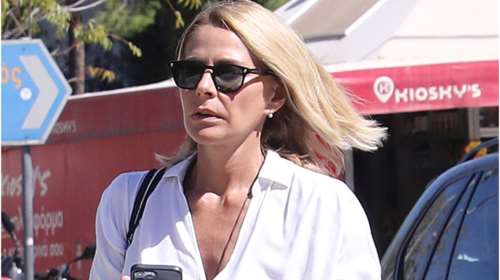 Τζένη Μπαλατσινού: Με πρωινό ethnic look και ιδιαίτερα σανδάλια στο Μαρούσι