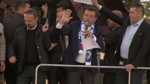 Στην αντεπίθεση ο Ιμάμογλου μετά την επίθεση εναντίον του με πέτρες - &quot;Προβοκάτσια&quot; φωνάζει ο Ερντογάν [βίντεο]