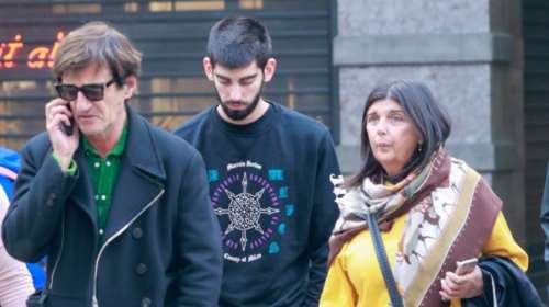 Ο Θοδωρής Κουτσογιαννόπουλος σε σπάνια στιγμιότυπα με τη σύζυγο και τον γιο τους