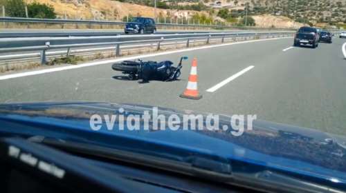 Χαλκίδα: Μοτοσικλέτα καρφώθηκε στις μπαριέρες πριν την υψηλή γέφυρα - Στο νοσοκομείο ο οδηγός
