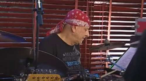 Διακόπηκε η δίκη του ντράμερ Γιώργου Γιαννόπουλου για ασέλγεια - Πήγε στο δικαστήριο με καθετήρα