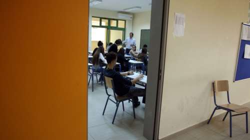 Ελληνική Pisa: Κάτω από τη βάση στα Μαθηματικά 1 στους 4 μαθητές Γυμνασίου - Αγκάθι το συντακτικό στο Δημοτικό