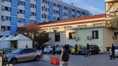 Θεσσαλονίκη: Με ΜΕΘ 100% γεμάτες εφημερεύει το Ιπποκράτειο - Ουρές για rapid test [εικόνες]