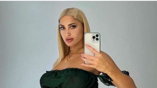 Ιωάννα Τούνη: Άβαφη, ταλαιπωρημένη αλλά πιο ευτυχισμένη από ποτέ με τον &quot;μαλλιαρό έρωτά της&quot; στην αγκαλιά της