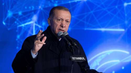 Ανάλυση Politico: &quot;Πώς ο Ερντογάν στήνει σκηνικό πολέμου για να σώσει το τομάρι του&quot;