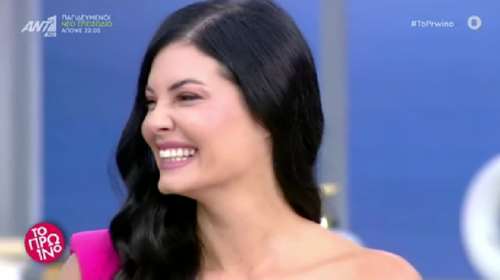 Η Μαρία Κορινθίου και επίσημα στο Πρωινό με τον Γιώργο Λιάγκα: Πρεμιέρα με one shoulder φούξια ολόσωμη φόρμα