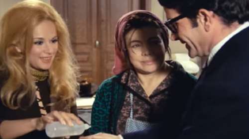 Το ξεκαρδιστικό βίντεο της Finos Film για πιστοποιητικό εμβολιασμού και ξεμάτιασμα