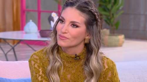 Αθηνά Οικονομάκου: Μεγάλωσα με την άποψη &quot;Καλύτερα να είσαι δυστυχής στο σπίτι σου και να μην το ξέρει κανείς&quot;